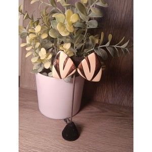 Vintage Cream Enameled and Gold Tone Earring. 1.5" Diameter Fan Shaped Swirl